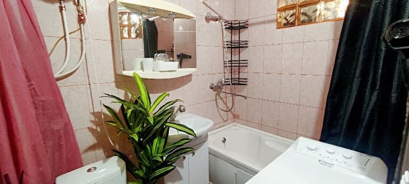 Ванная комната с ванной в квартире на сутки в самом центре Донецка